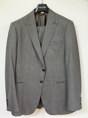Giorgio Armani Men's Gray Two-Piece Two-Button Wool Suit